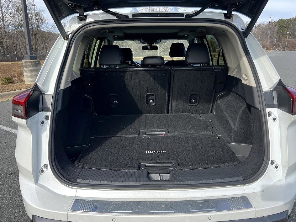 Certified 2025 Nissan Rogue SL w/ Tech Package image 21