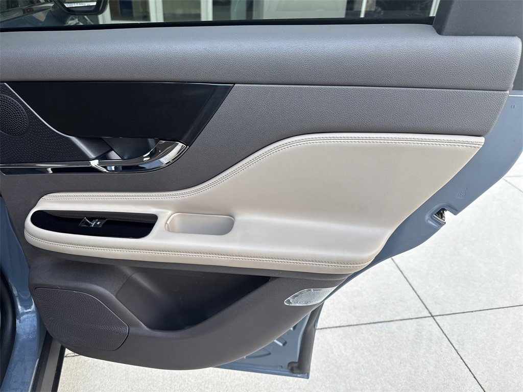 Used 2023 Lincoln Corsair Grand Touring image 16