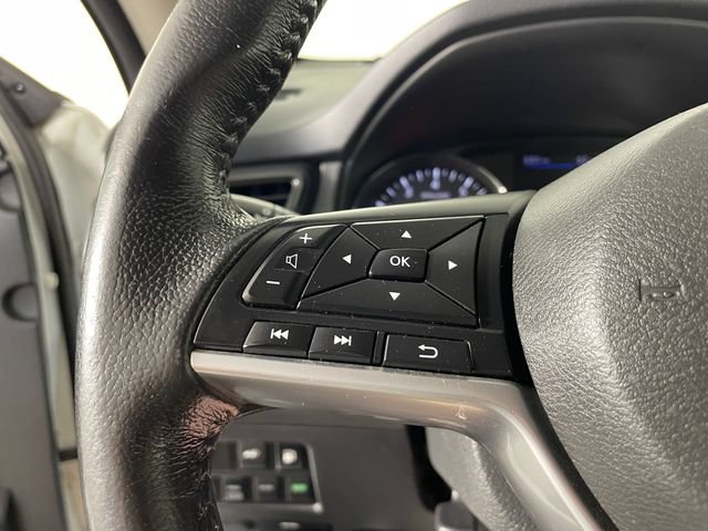 Used 2018 Nissan Rogue SV AWD/4WD image 11