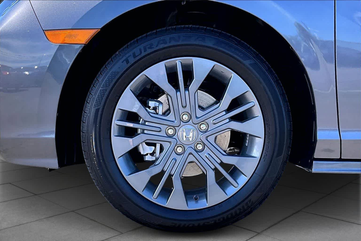 New 2026 Honda Odyssey Touring image 11