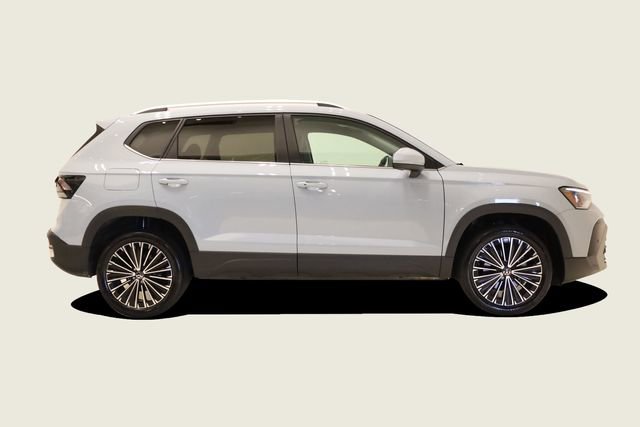 Used 2025 Volkswagen Taos SE image 4