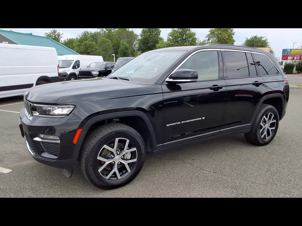 Used 2024 Jeep Grand Cherokee Limited AWD/4WD image 4