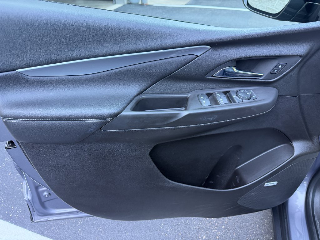 Used 2023 Chevrolet Bolt LT w/ Infotainment Package FWD image 14