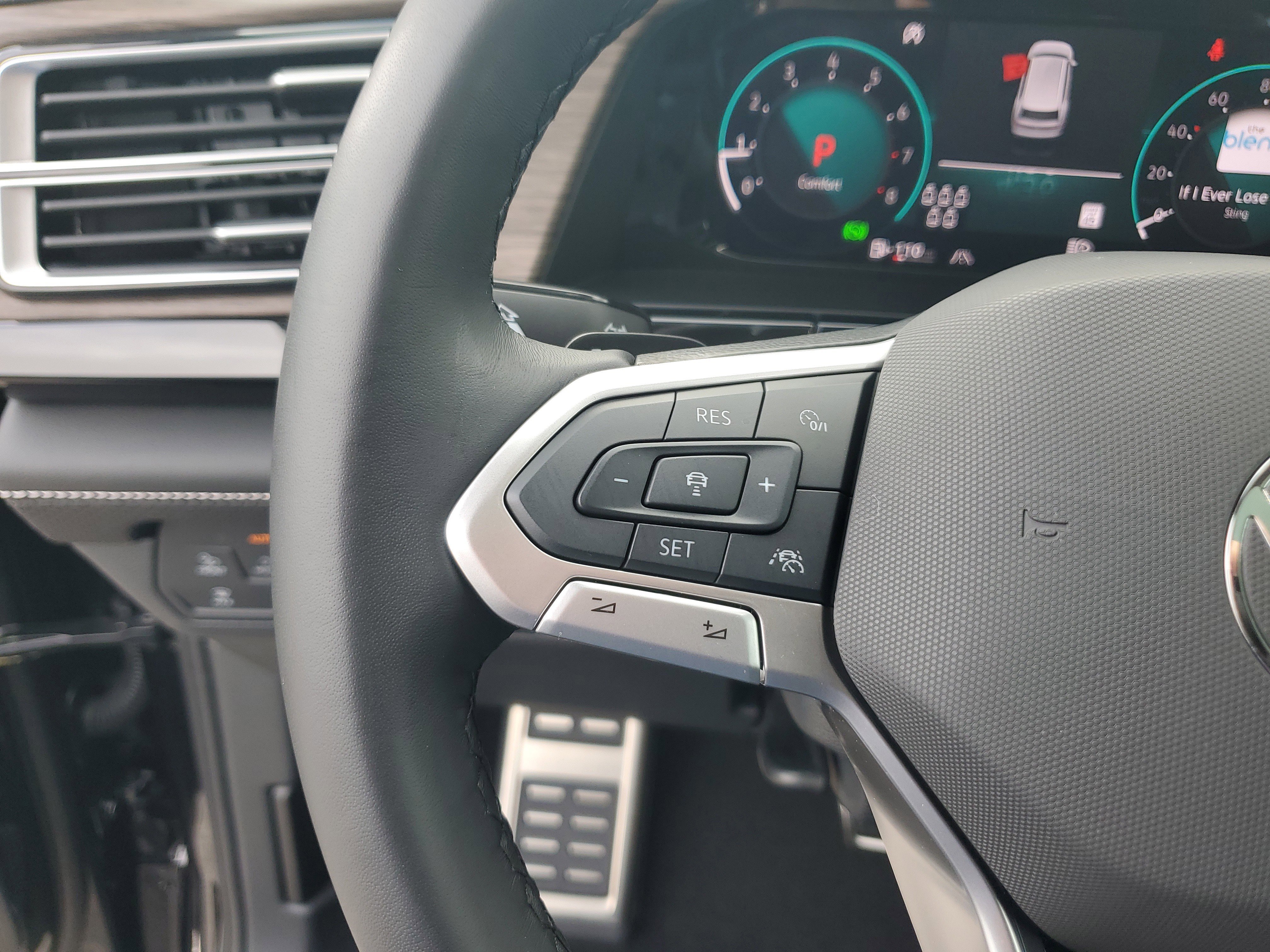 Used 2025 Volkswagen Atlas SEL Premium R-Line image 23