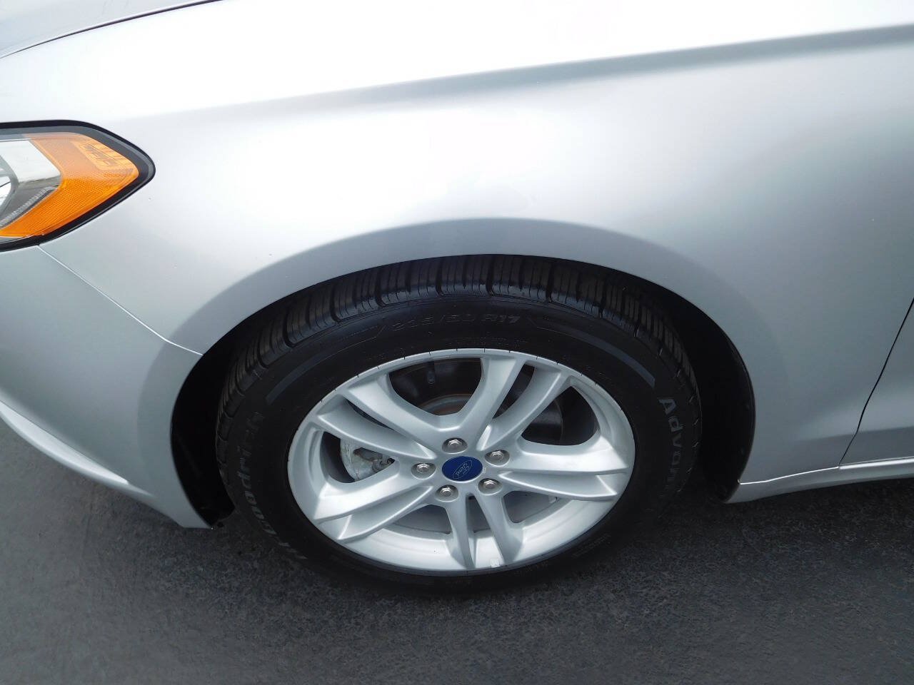 Used 2018 Ford Fusion SE FWD image 8