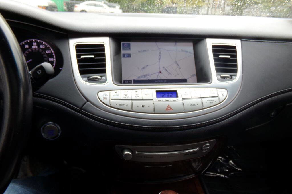 Used 2009 Hyundai Genesis 4.6 w/ Technology Pkg 5 RWD image 10