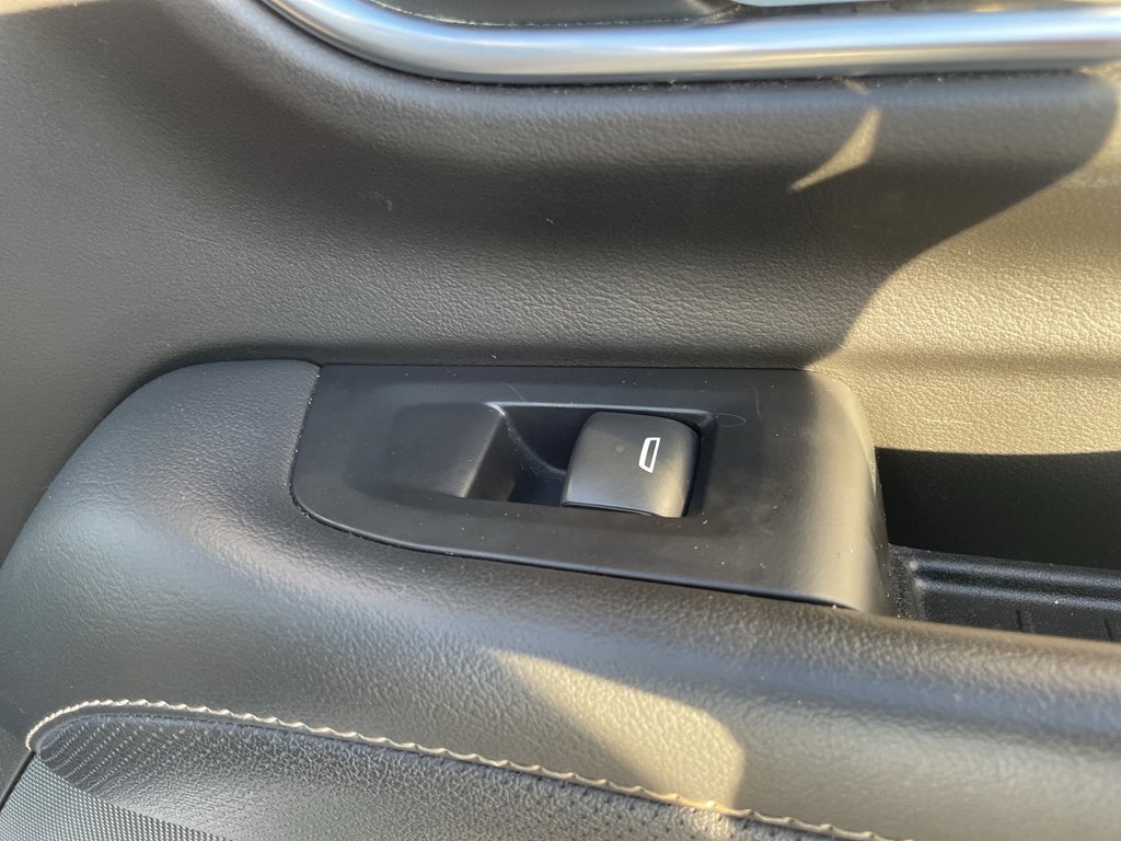 Used 2023 GMC Yukon SLT image 60