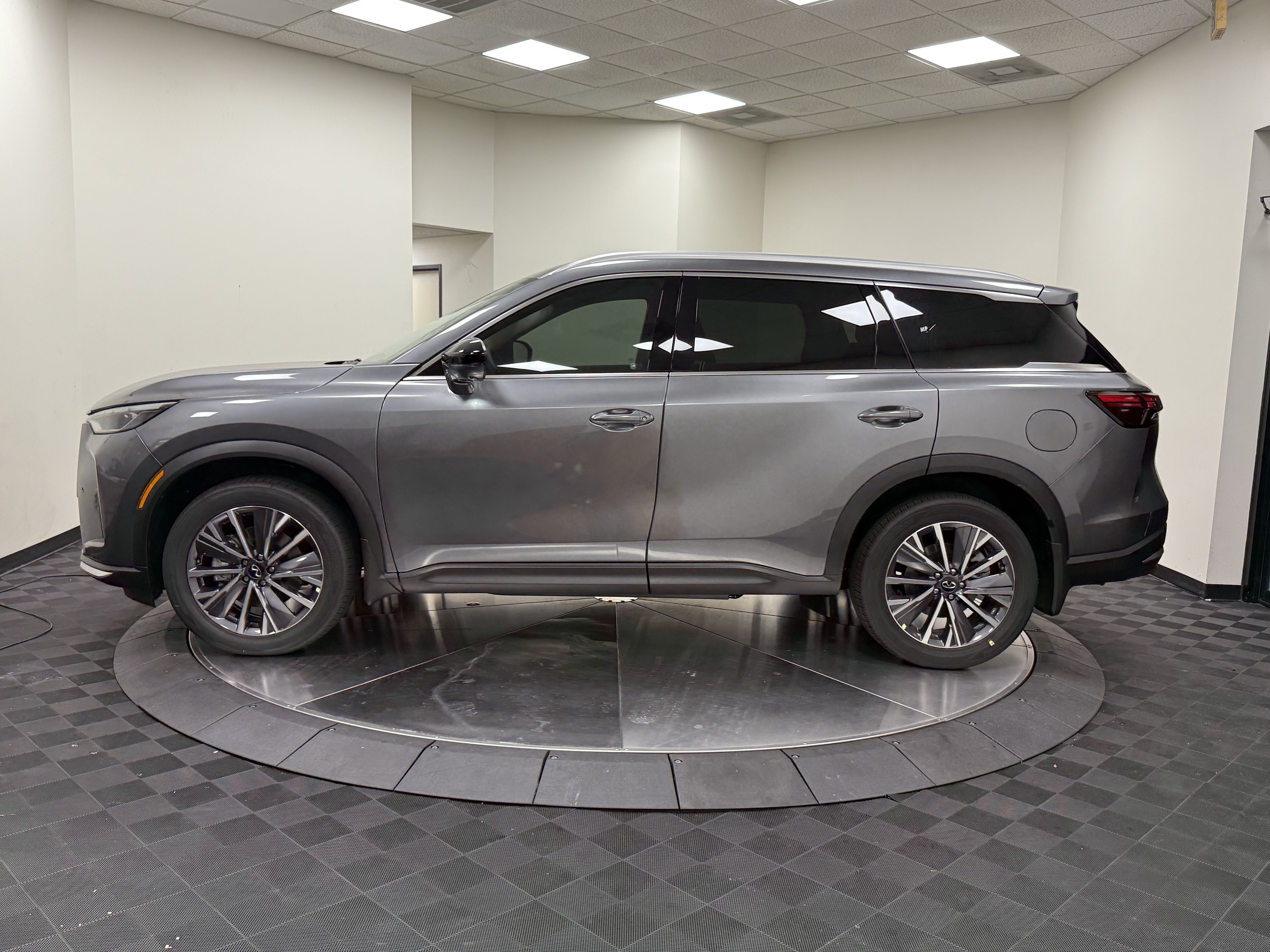Certified 2027 INFINITI QX60 Luxe w/ Cargo Package FWD image 4