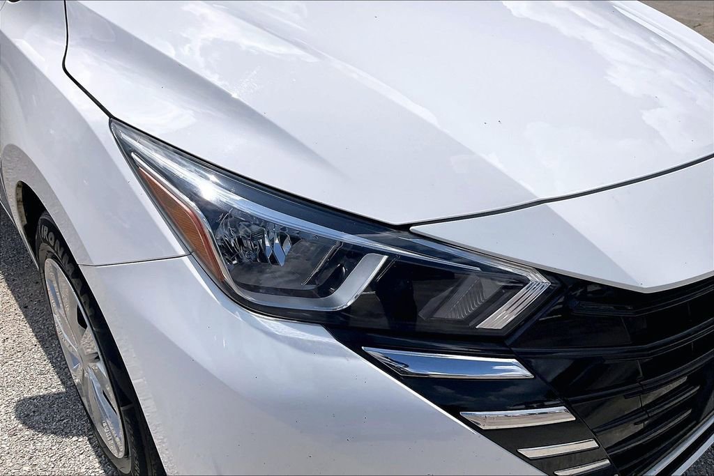 Used 2023 Nissan Versa S FWD image 33