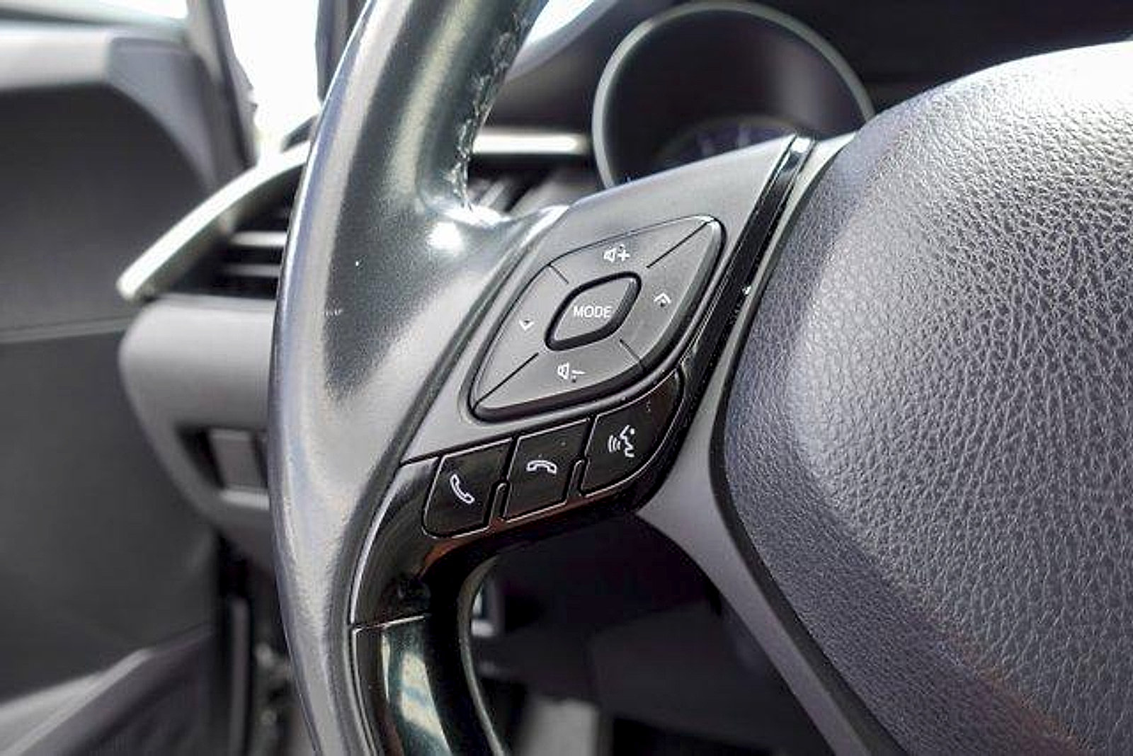 Certified 2019 Toyota C-HR XLE FWD image 14