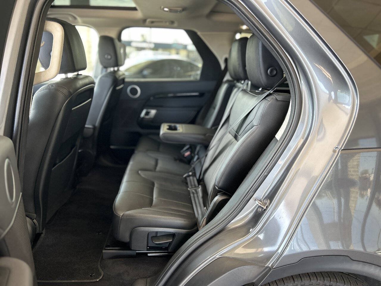 Used 2018 Land Rover Discovery SE AWD/4WD image 42