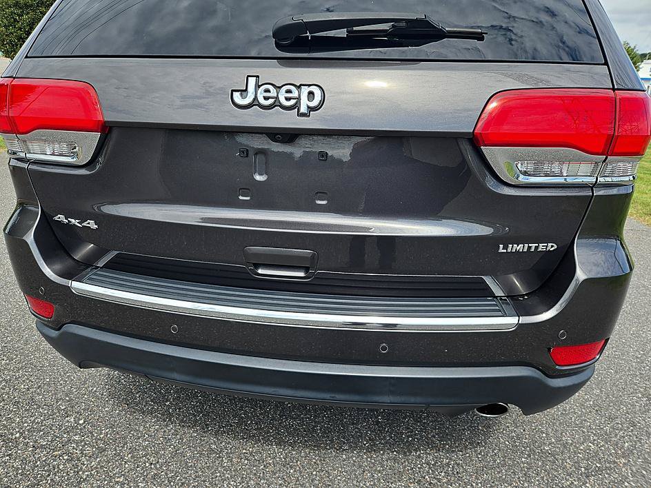 Used 2017 Jeep Grand Cherokee Limited AWD/4WD image 11