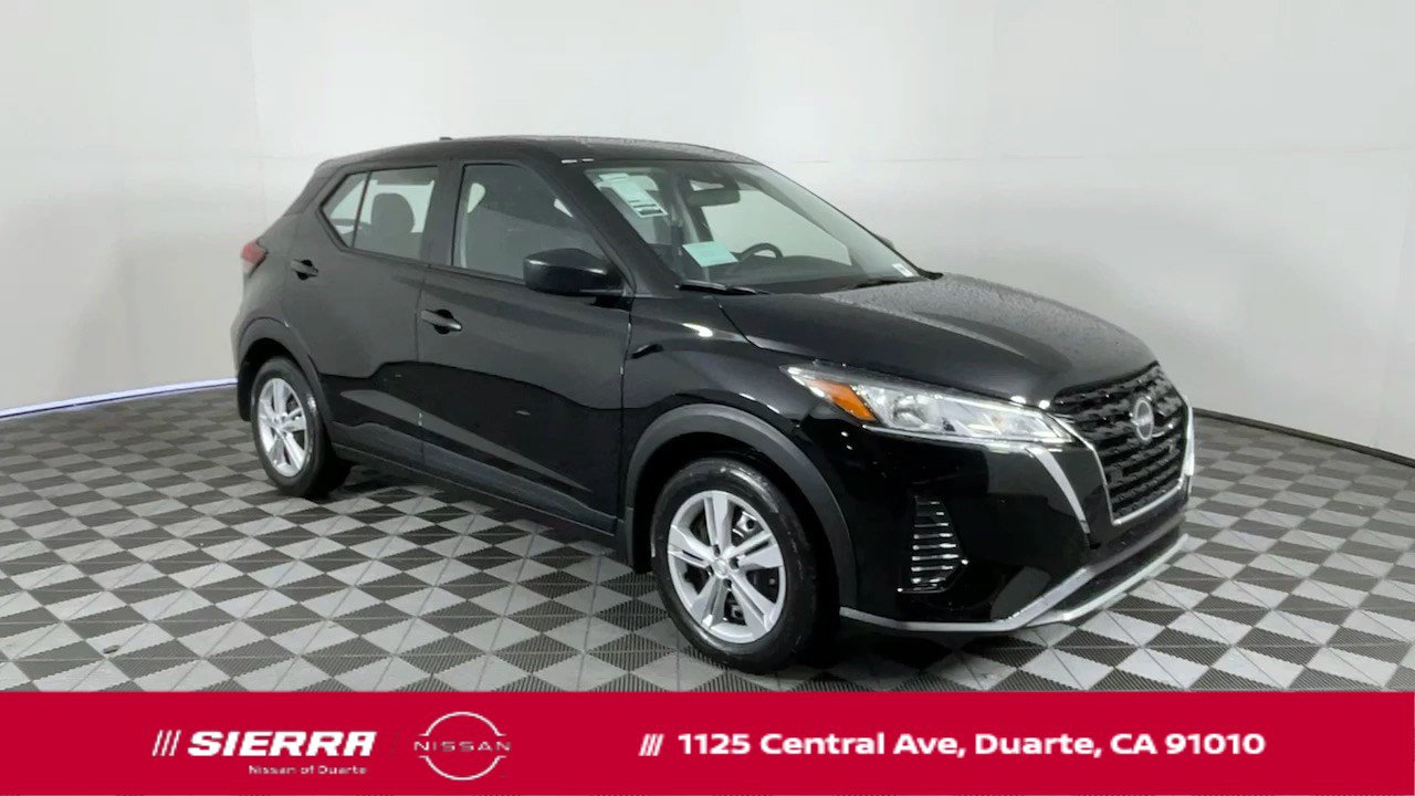 New 2025 Nissan Kicks Play S