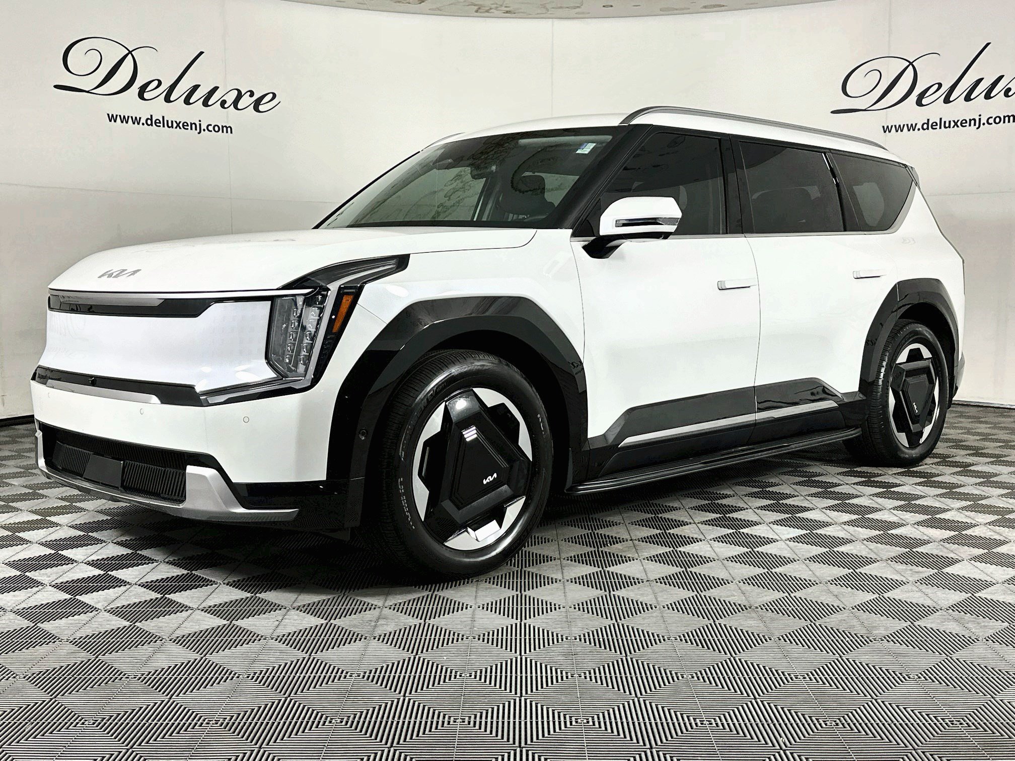 Used 2024 Kia EV9 Land AWD/4WD image 3