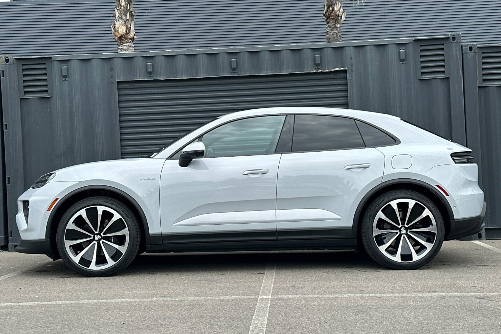 New 2026 Porsche Macan Electric RWD image 2
