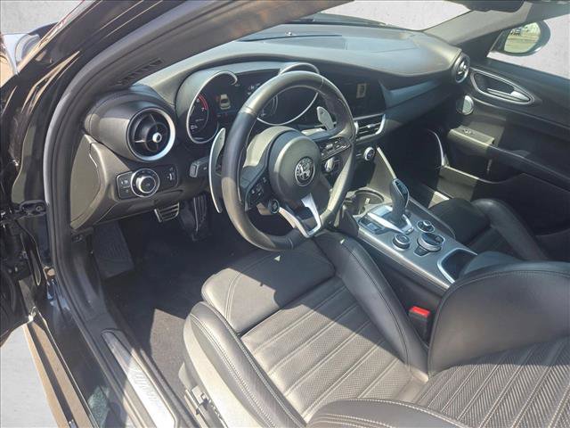 Used 2023 Alfa Romeo Giulia Veloce RWD image 10