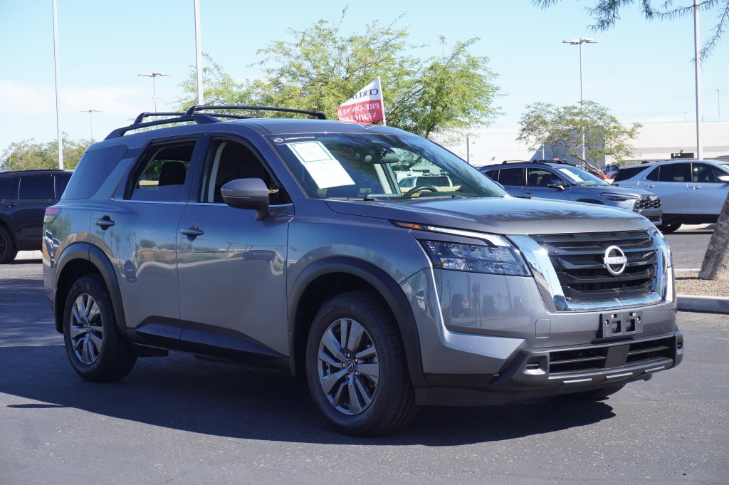 Certified 2025 Nissan Pathfinder SV FWD image 4