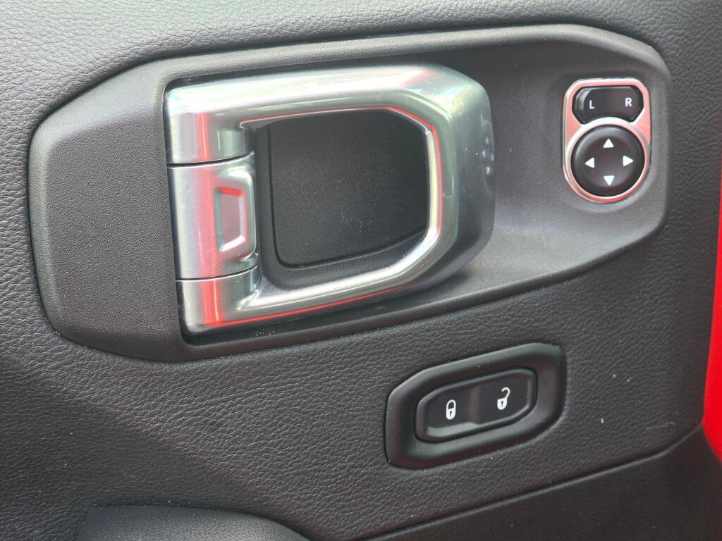 Used 2024 Jeep Wrangler Unlimited Sahara image 23