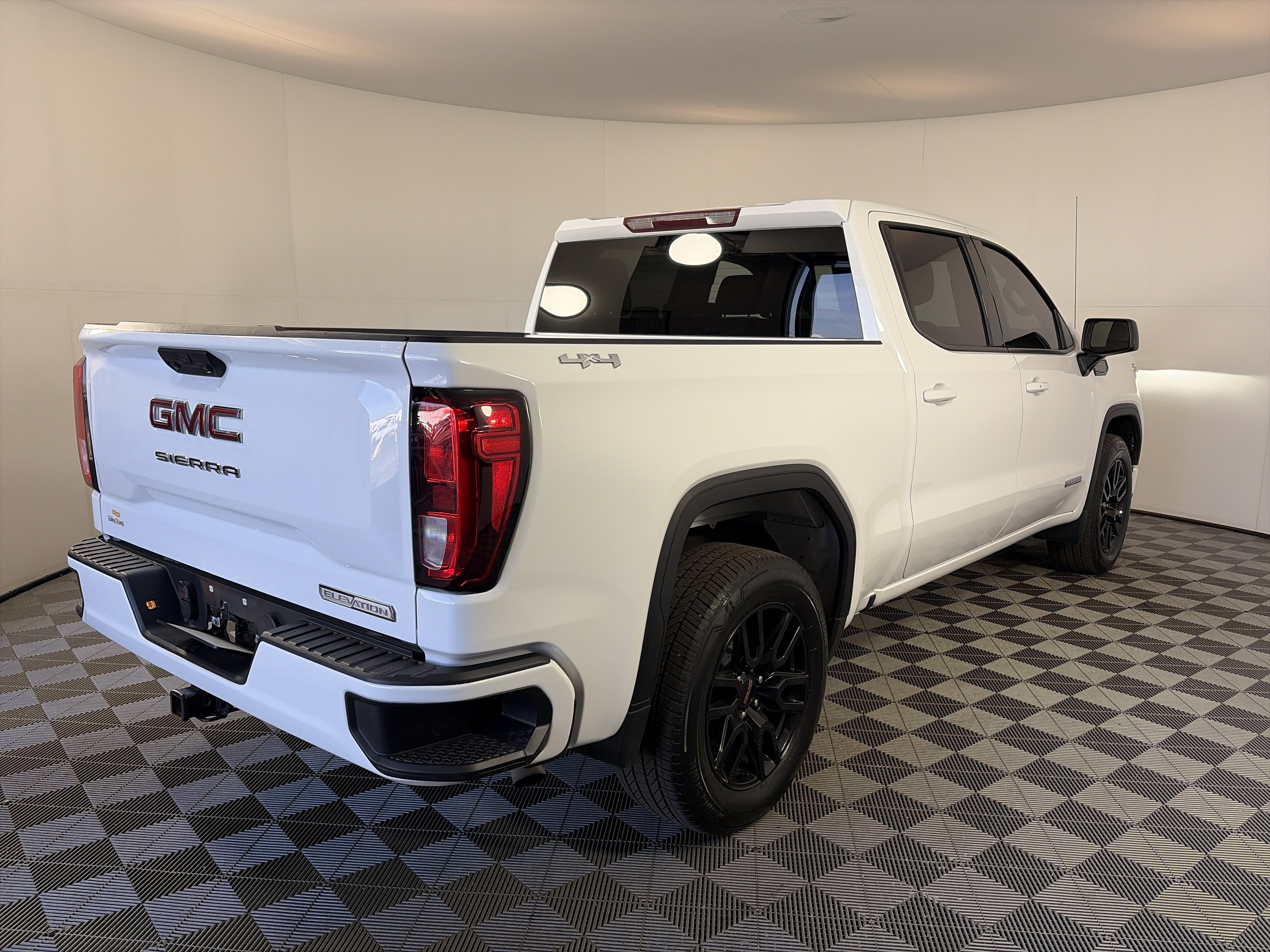 Used 2024 GMC Sierra 1500 Elevation image 10