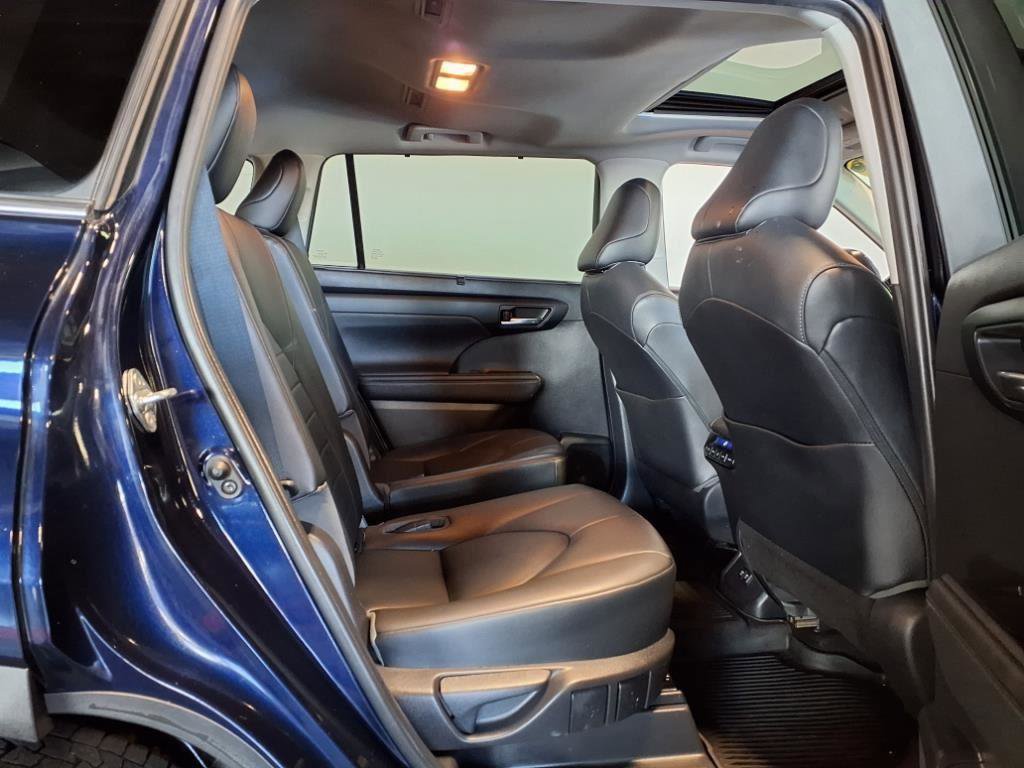 Used 2020 Toyota Highlander XLE image 10