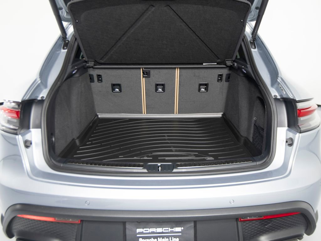 Certified 2025 Porsche Macan image 36