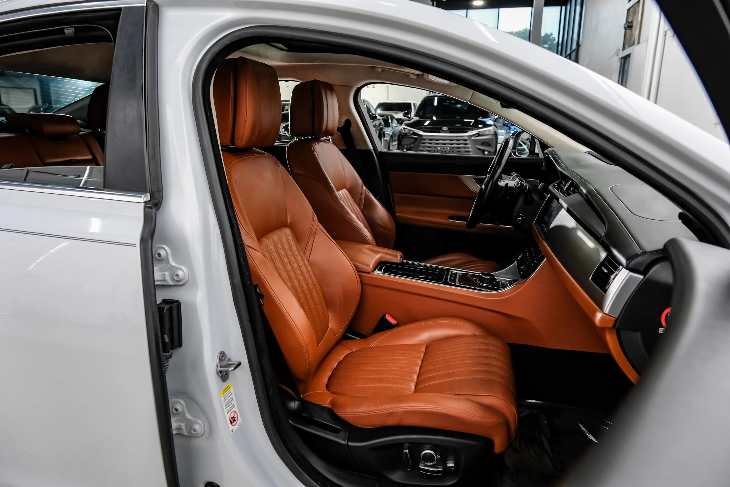 Used 2018 Jaguar XF Portfolio RWD image 44