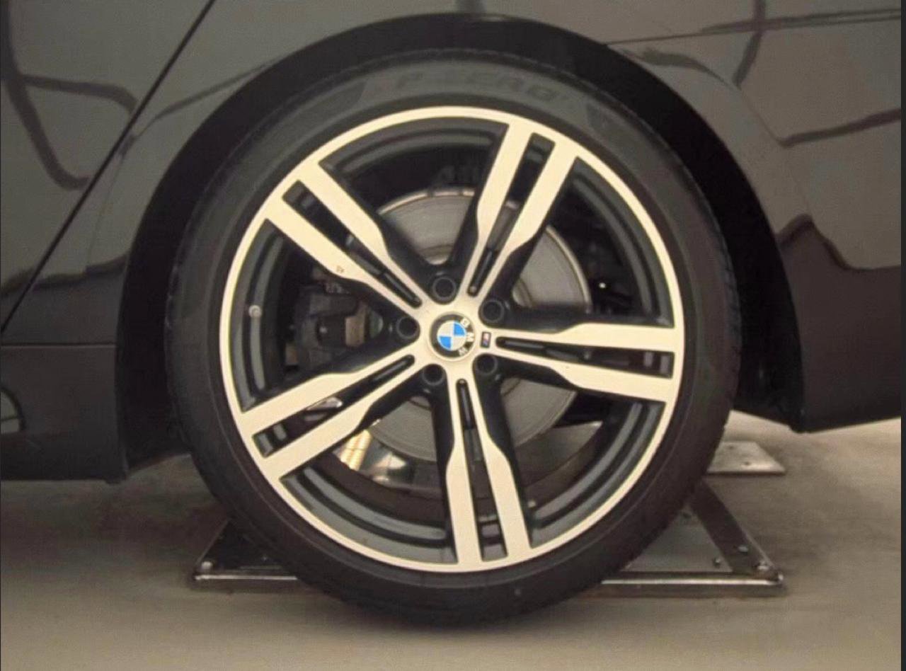 Used 2017 BMW 750i RWD image 16