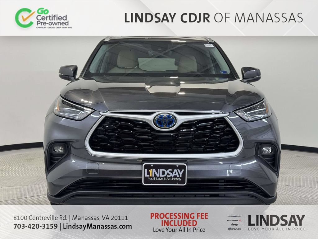 Used 2023 Toyota Highlander XLE AWD/4WD image 3