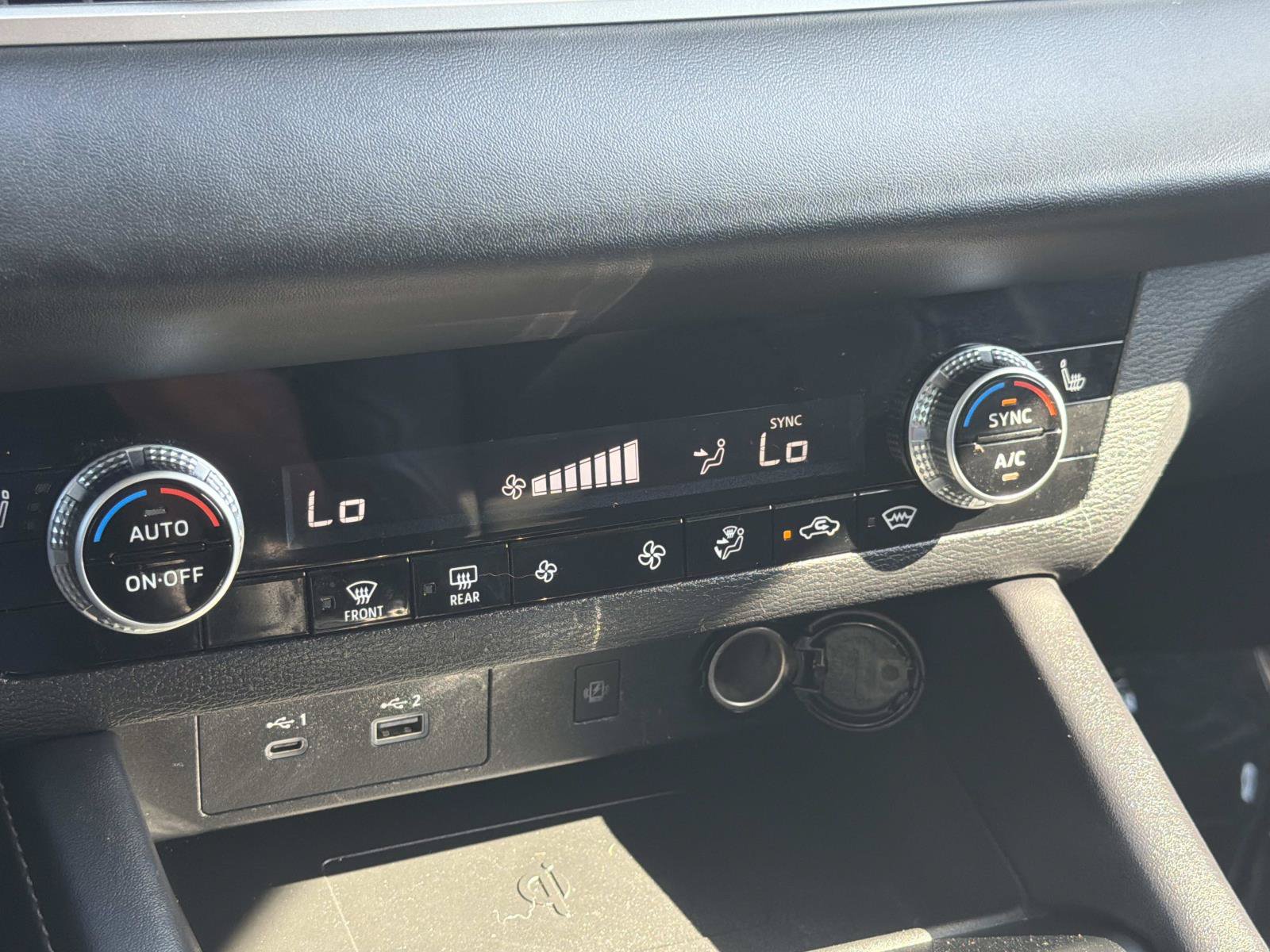 Used 2024 Mitsubishi Outlander 4WD Plug-In Hybrid image 24