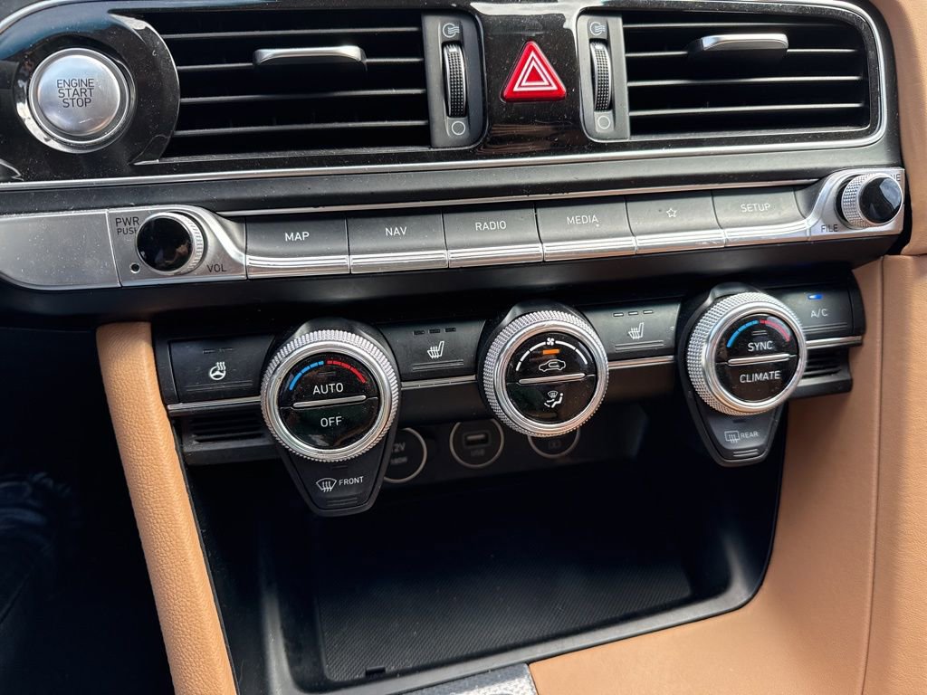 Used 2022 Genesis G70 3.3T image 10