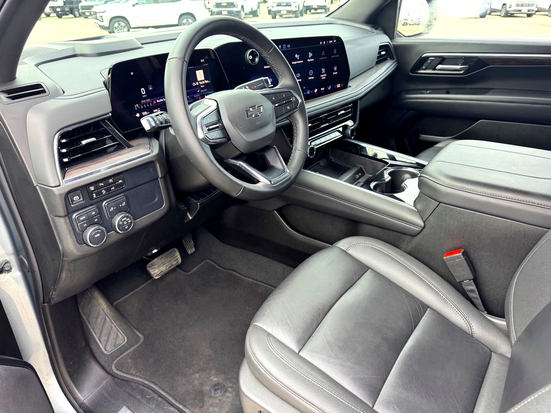 Used 2025 Chevrolet Suburban Z71 AWD/4WD image 11