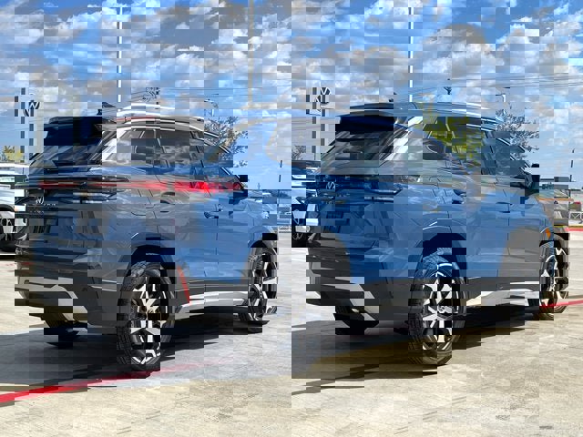 New 2025 Volkswagen Tiguan SE image 8