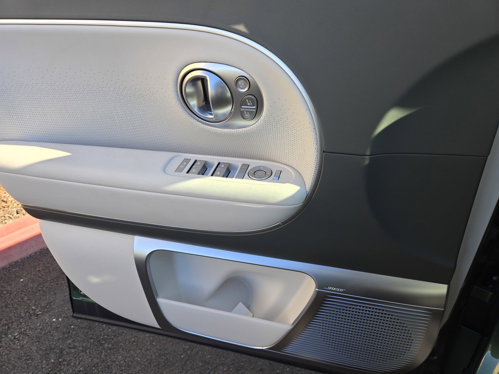 New 2026 Hyundai Ioniq 9 Limited image 17