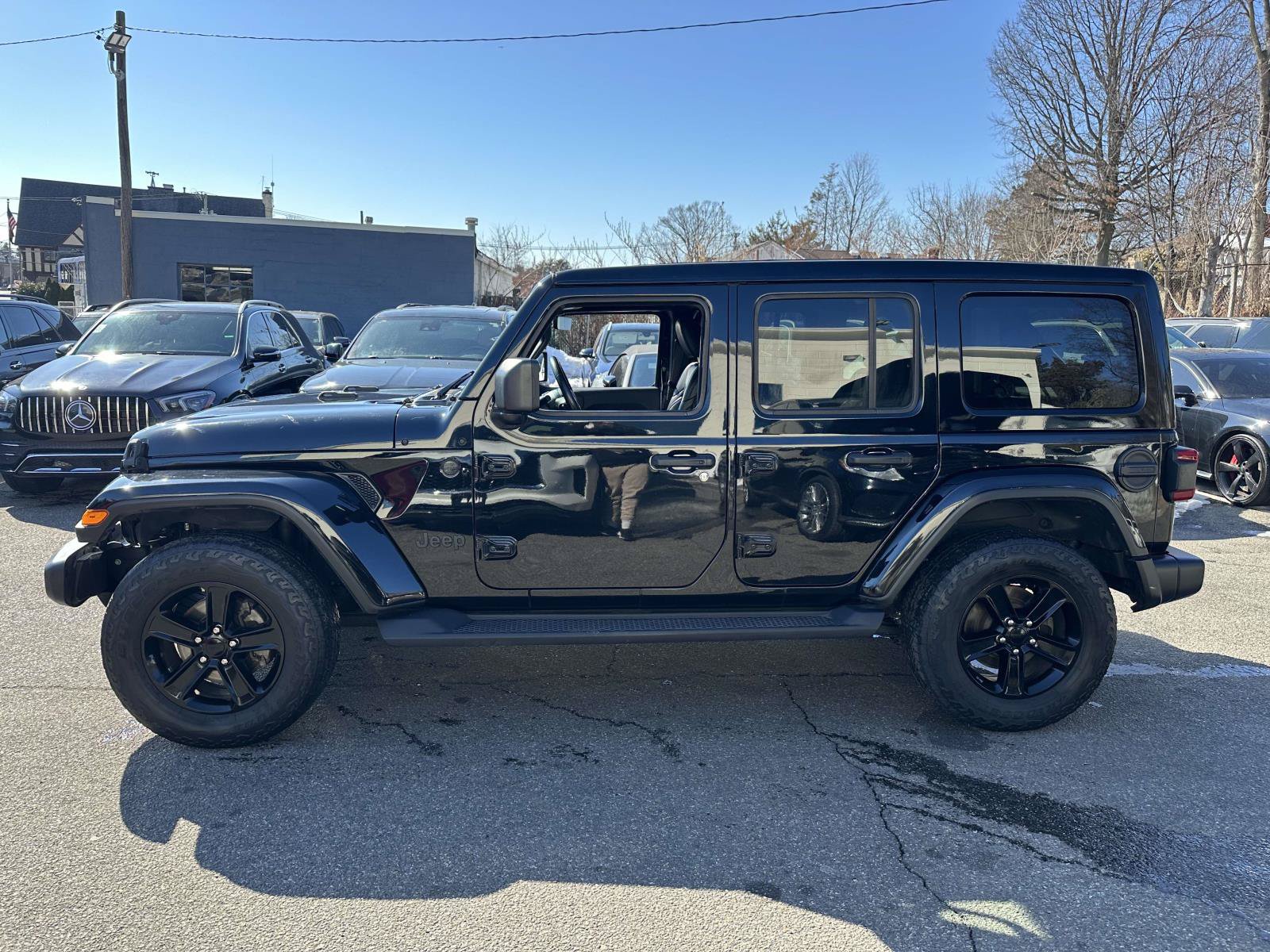 Used 2021 Jeep Wrangler Unlimited Sahara AWD/4WD image 6