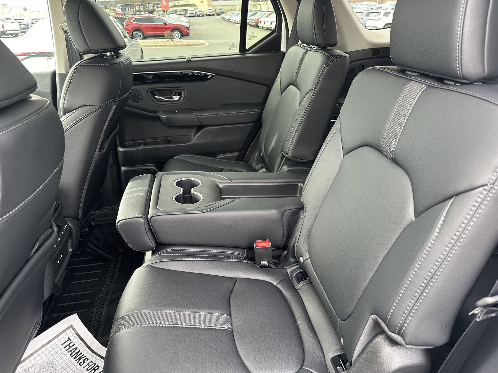 New 2025 Honda Pilot Touring image 10