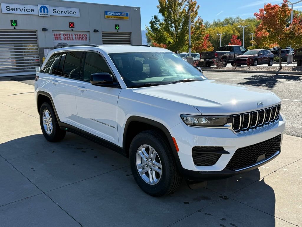 New 2025 Jeep Grand Cherokee Laredo w/ Trailer Tow Package image 6