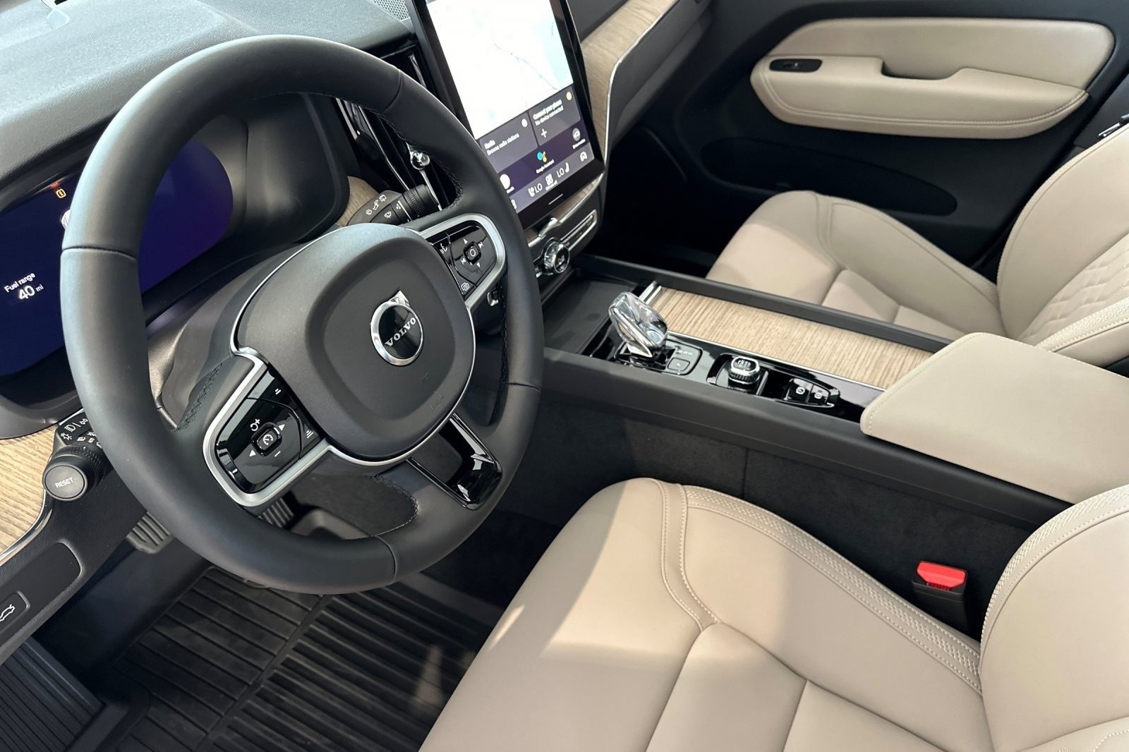 New 2026 Volvo XC60 B5 Plus w/ Climate Package image 13