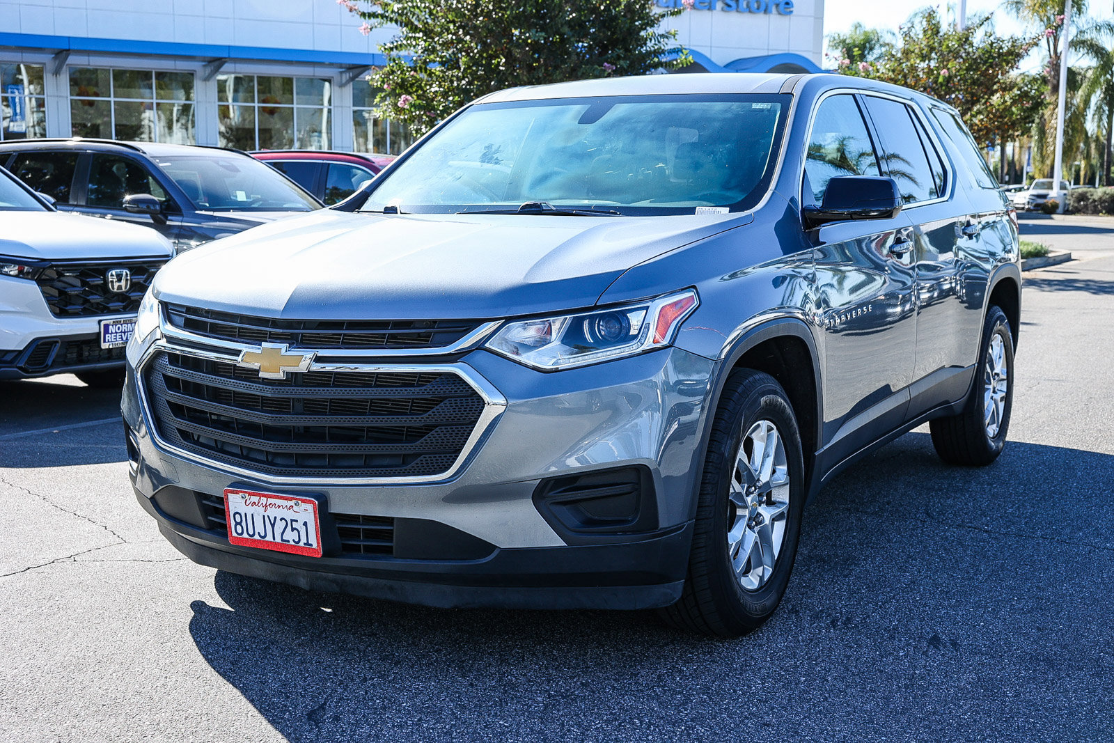 Used 2020 Chevrolet Traverse LS image 3