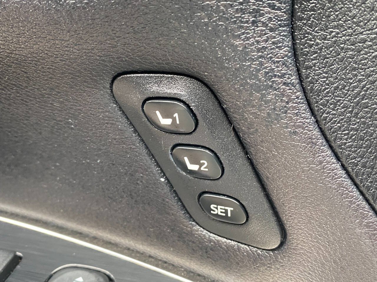 Used 2013 Toyota Avalon Limited FWD image 15