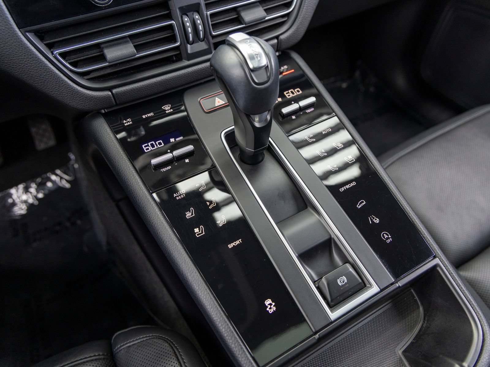 Certified 2023 Porsche Macan AWD/4WD image 45