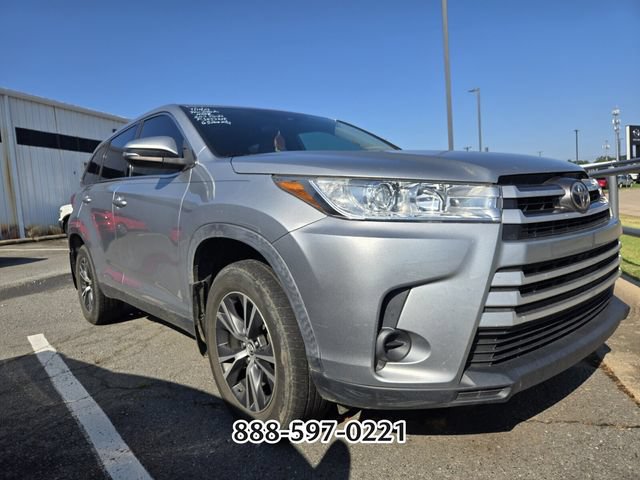 Used 2019 Toyota Highlander LE FWD image 12