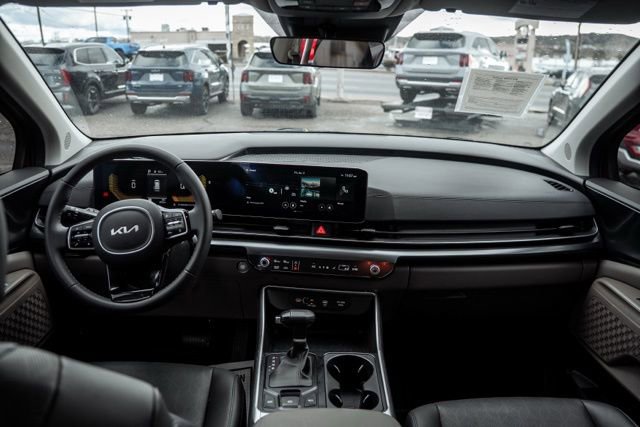 Used 2025 Kia Carnival image 11