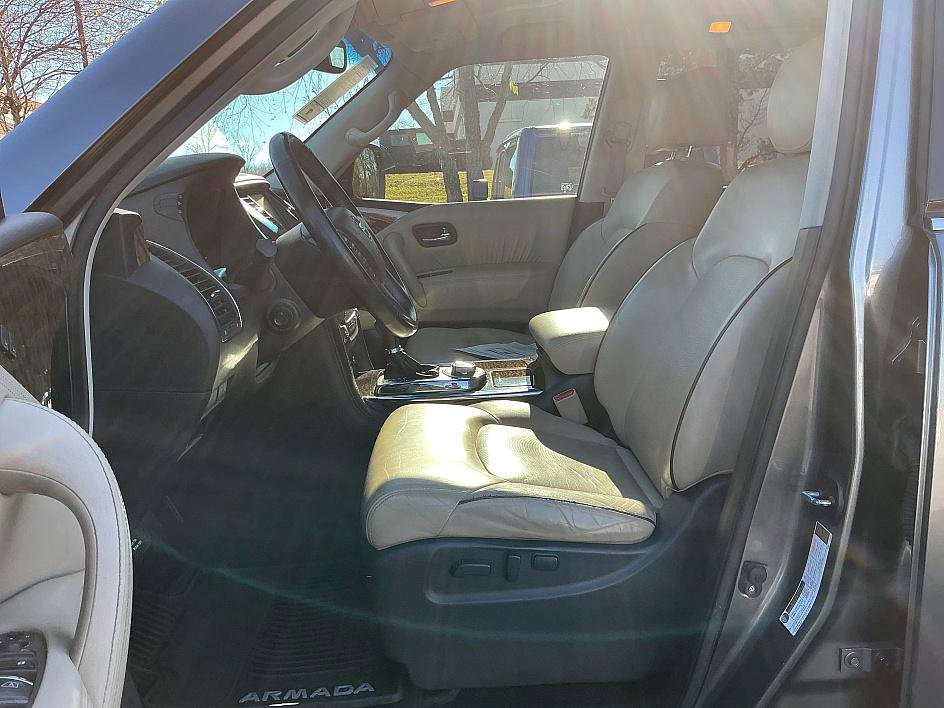 Used 2017 Nissan Armada Platinum w/ Interior Lighting Package image 12