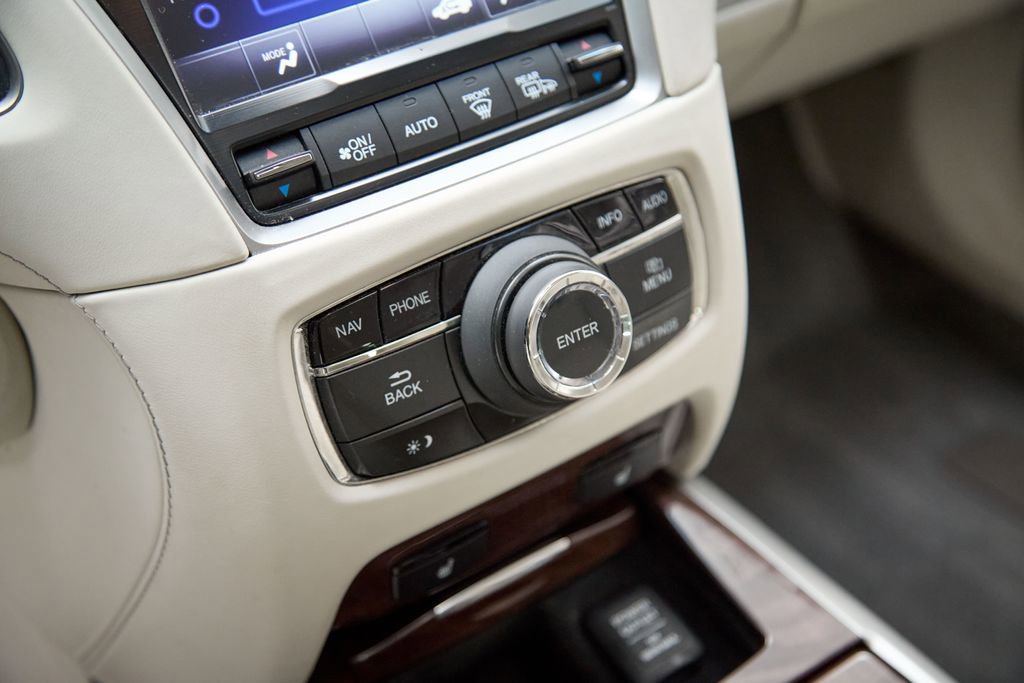 Used 2014 Acura RLX Hybrid w/ Technology Package image 18