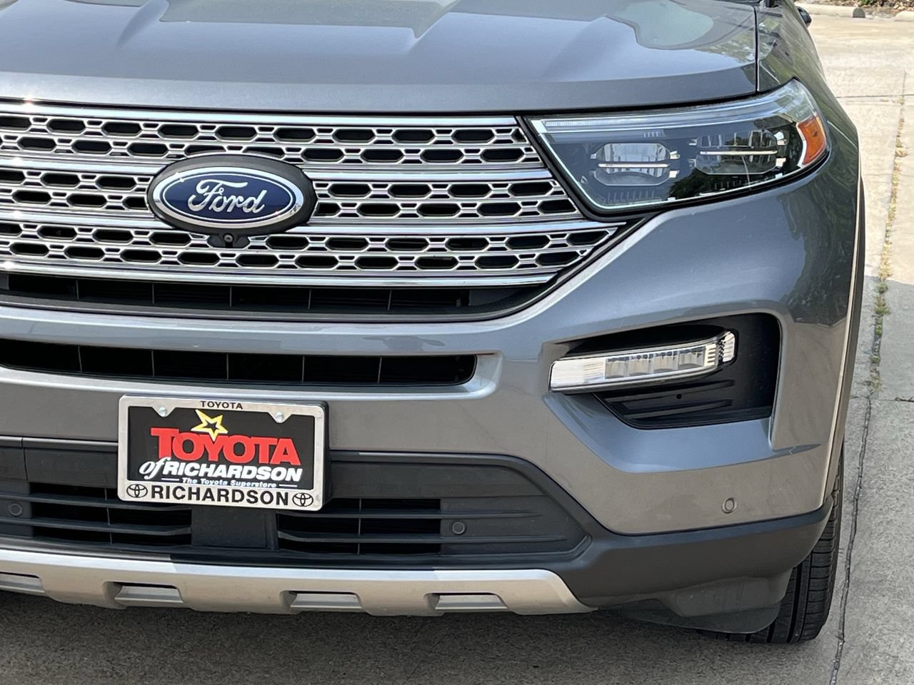 Used 2024 Ford Explorer Limited w/ Limited Technology Package RWD image 8