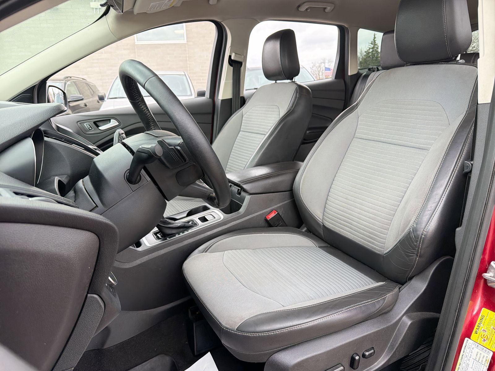 Used 2018 Ford Escape SE w/ SE Sport Appearance Package image 22