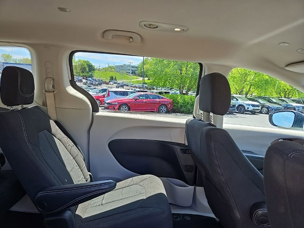Used 2022 Chrysler Voyager LX FWD image 30