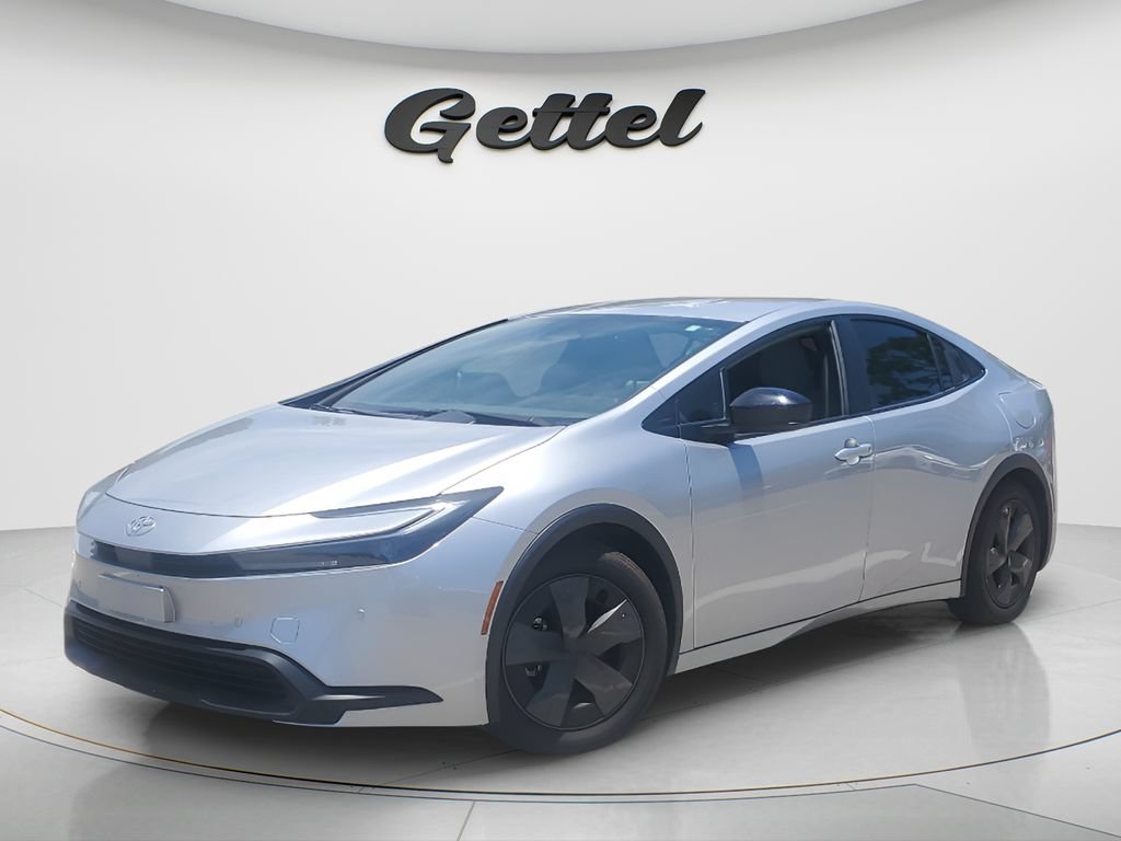 Used 2025 Toyota Prius LE FWD image 1