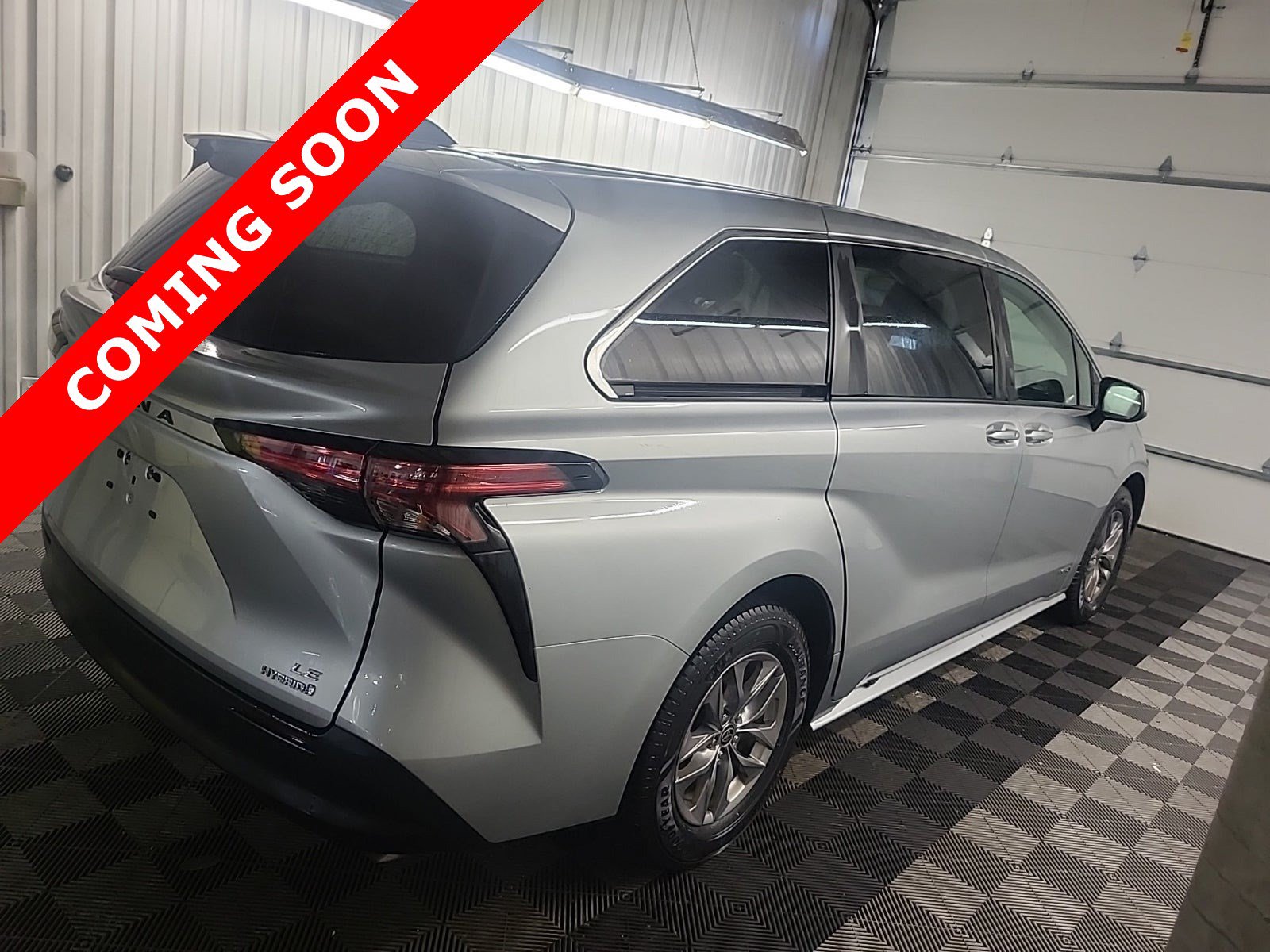 Used 2021 Toyota Sienna LE FWD image 3