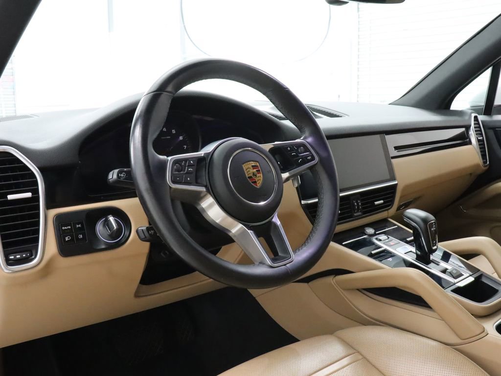 Used 2020 Porsche Cayenne AWD/4WD image 17